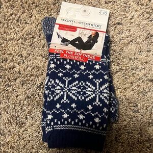 Essentials Men's Navy Snowflake Socks